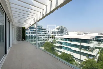 Spacious and High Floor Apt | Unique Layout