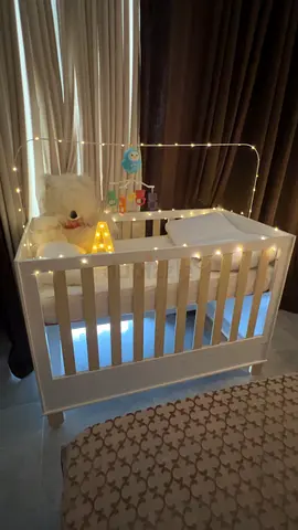 White Wooden Baby Crib in Good Condition with Mattress