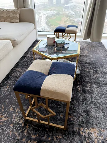 Throwaway price! Coffee table + 2 stools