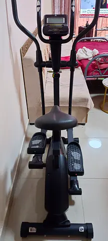 Elliptical cross trainer