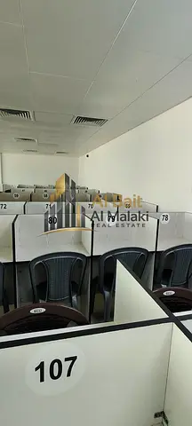 مساحة مكتبية في الشارقه للمستثمرين اللذين يرغبون في إكمال الرخصة التجارية ويحتاجون عقار لتصديق العقد في البلدية ضمن برج حديث وموقع مميز
