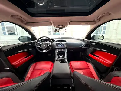 صورة 13 لـ 2016 Jaguar XE