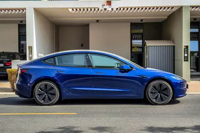 2024 Tesla MODEL 3 — фото 4