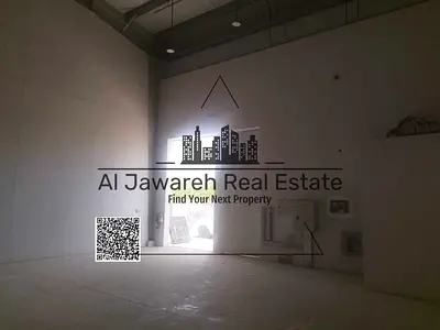 مستودع للإيجار في عجمان الصناعية بموقع عملي داخل منطقة حيوية قريبة من الطرق الرئيسية، مما يسهل حركة الدخول والخروج ونقل البضائع.
