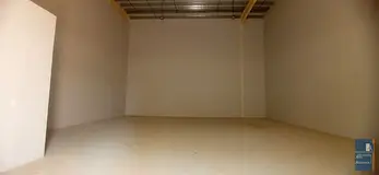 Spacious Commercial Unit In Prime Location