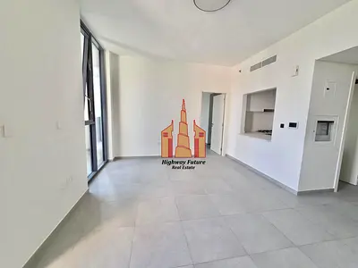 Hot offer prime location 2bhk 3bathrooms in 70k 6cheques 1parking free