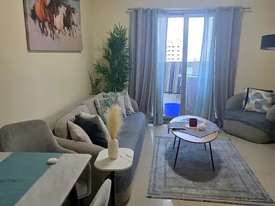 غرفه وصاله / مفروش فرش فندقى / بلكونه اطلاله بحريه / السعر شامل الفواتير / الخان / الشارقه