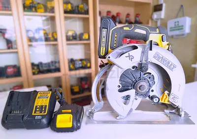 Dewalt DCS570 Cordless Circular Saw 18v Brushless