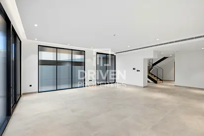 Large Layout | Single Row | Ready to Move in