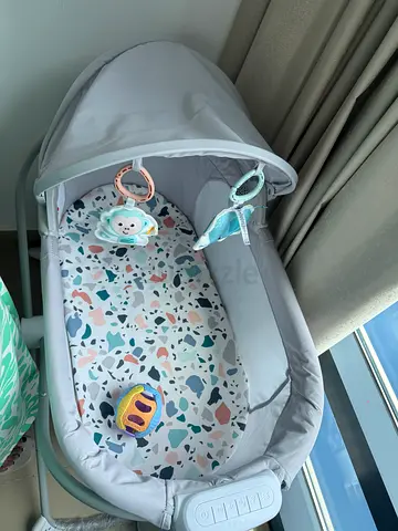 Fisher Price soothing view projection bassinet with bed and mobile - barely used