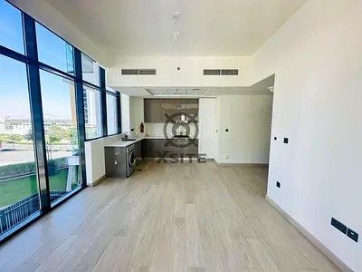 Bright 1 BR | Unfurnished | Pool View