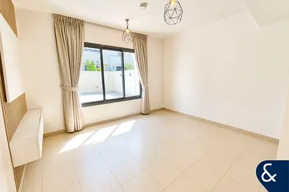 Spacious Townhouse | 3 Bed + Maid