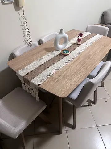 Light wood 6-seater dining table