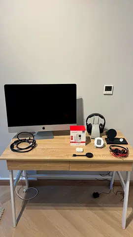 MacBook 27" 5k and more with a desktop table included