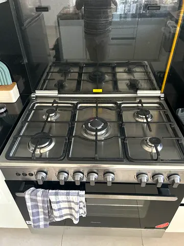 Used Hisense 90cm Freestanding Gas Cooker (HFG90335RX)