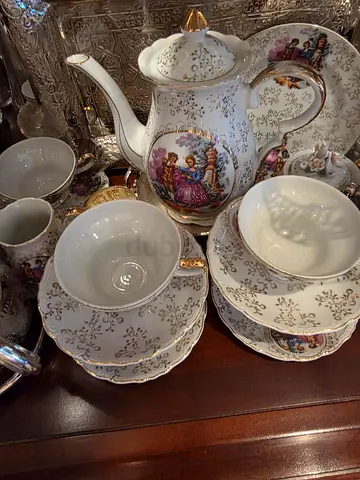 A vintage tea beautifull light tea set