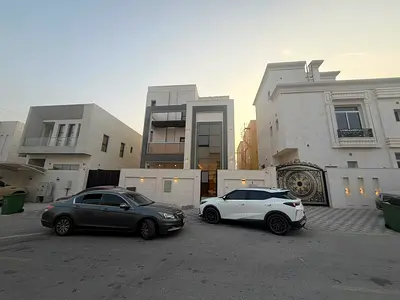 Villa for rent in Al-Yasmeen: 7 master bedrooms, a majlis, a living area, a kitchen, a maid's room, and a laundry room.
