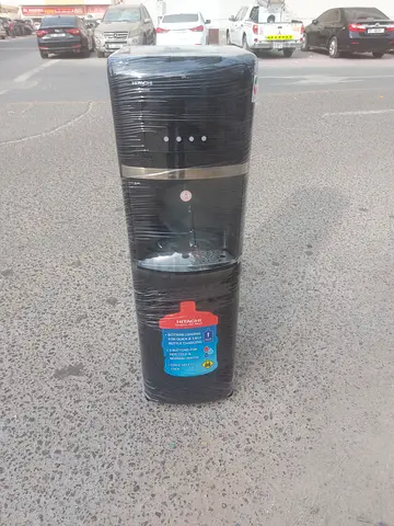 Bottom load water dispenser