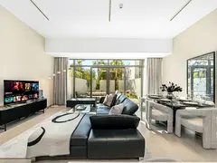 3.5BD LUX Upgraded Townhouse, Spacious & Family Friendly