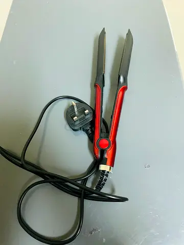 Red hair straightener / flat iron - working condition