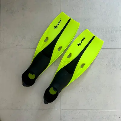 Neon yellow snorkel fins - size 36-38