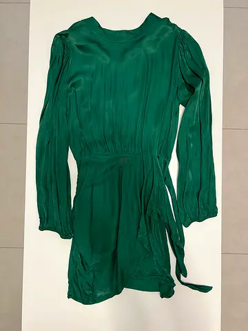Green long-sleeve women's dress, size M