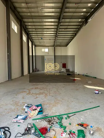 Electricity 160, consisting of two warehouses and a spacious enclosure, meeting various commercial and industrial activities.