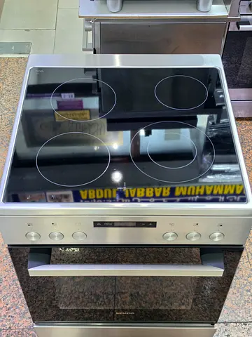 Seimens Stainless Steel Electric Ceramic Cooktop with Oven - Same as New