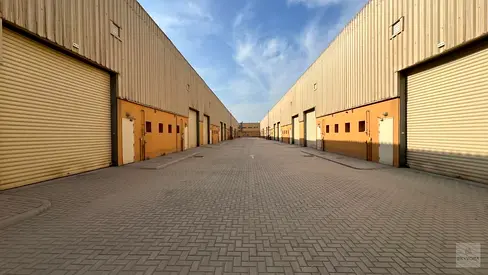 Prime Warehouse in Al Quoz | 2,750 Sq. Ft. | Ideal for Catering & Commercial Use