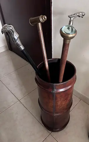 Leather barrel with four sticks