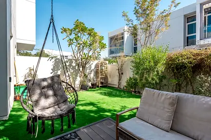 Modern 3BR Townhouse | Arabella Mudon