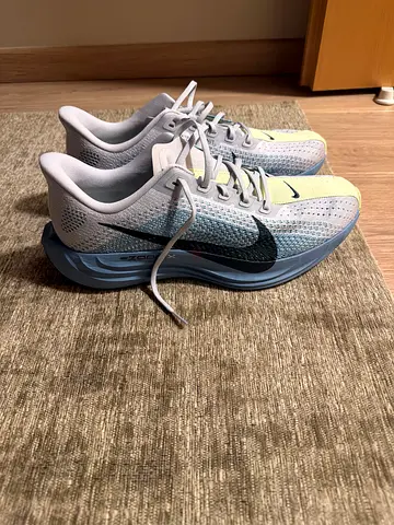 Nike ZoomX running shoes - barely used, size available on request