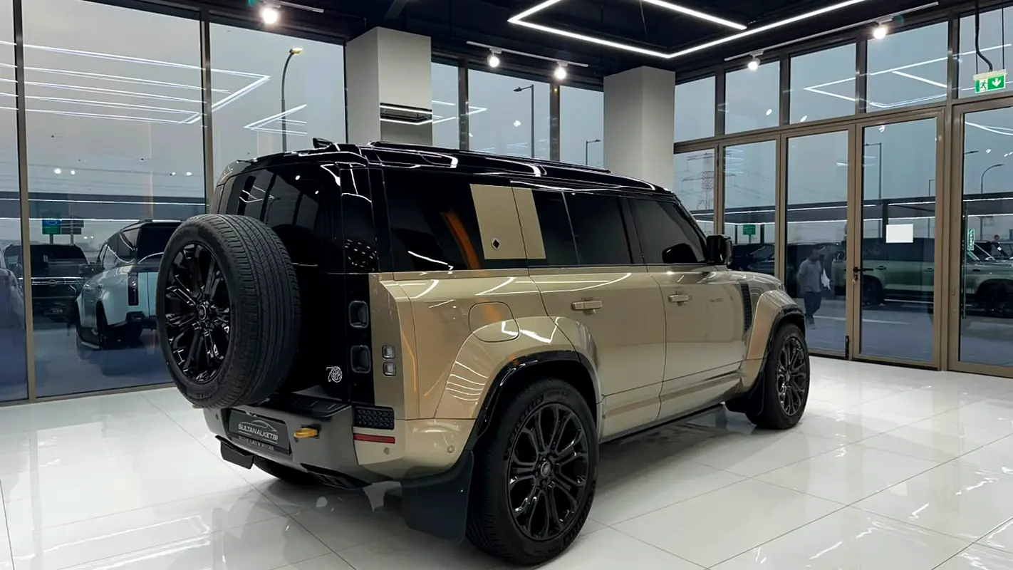 Land Rover Defender 2025
