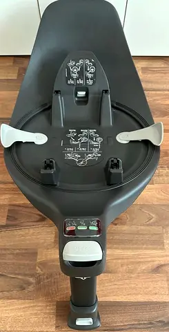 Used Cybex cloud T / Z2 isofix base