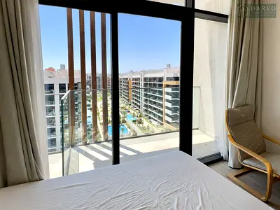 Stunning Studio / Boulevard View/ Vacant /Ready to Move