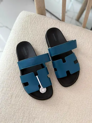 Hermes Sandal
available in super master quality 
40 - 47
