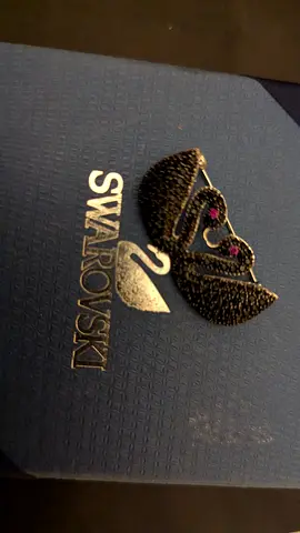 Swarovski crystal swan brooch/pin with purple stones