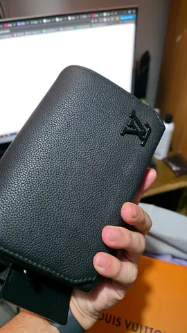 Louis Vuitton Black Leather Zip-Around Wallet - Good Condition