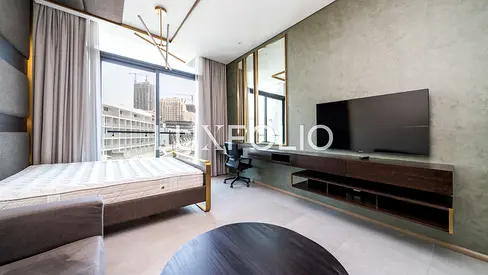 12 Cheques | Spacious Layout | Vacant Now