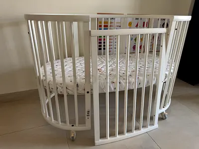Stokki Sleepi V3 Extended Crib - with Original Mattress and Drape Rod