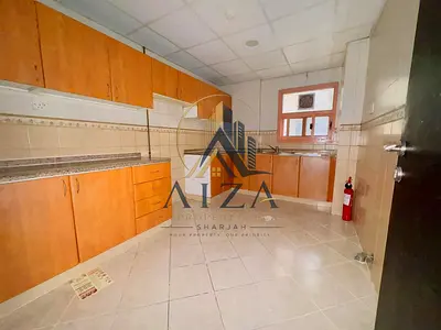 LAWISH OFFER//NICE FAMILY BUILDING//SPAISIUS 2BHK WITH BALCONY ATTACH BATHROOM ONLY 36,000 NEAR MEGA MALL