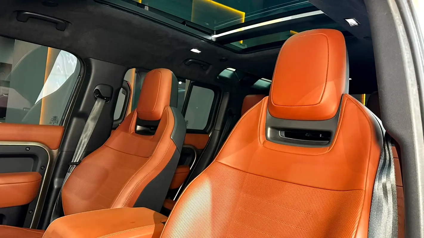Land Rover Defender 2025