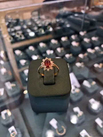 18k Diana Oval cut ring for Sale