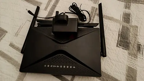D-Link Wi-Fi Router with Power Adapter and External Antennas - Good Condition