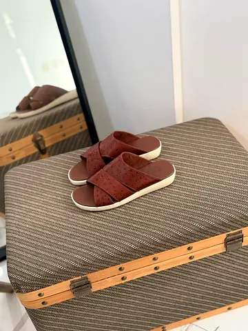 Palm Walk Sandal
Ostrich Leather
/ available in super master quality /
( 40 / 47 )