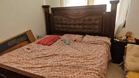 QUEEN SIZE BED