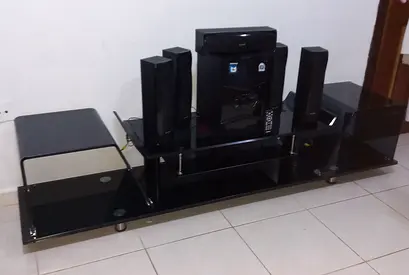 Black Glass TV Stand and Side Table Combo - Modern Low Profileطاولة تلفاز مع سبيكر ماركة جيباس
