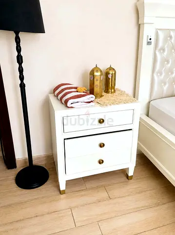 White Nightstands, 2 pcs - Excellent Condition | كومودينو أبيض عدد 2 حالة ممتازة