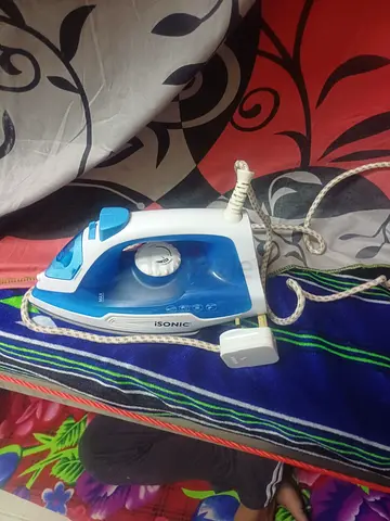 Isonic Steam Iron - Good Working Condition