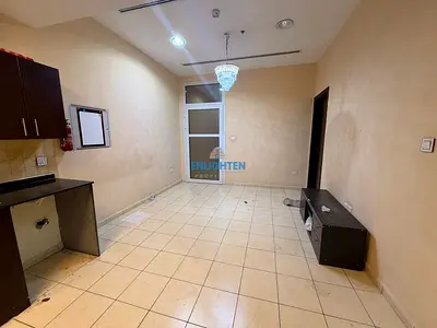 GROUND FLOOR | 2 ENTRANCES | READY TO MOVE IN